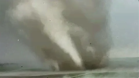 THE MOST INCREDIBLE TORNADO VIDEO EVER CAPTURED